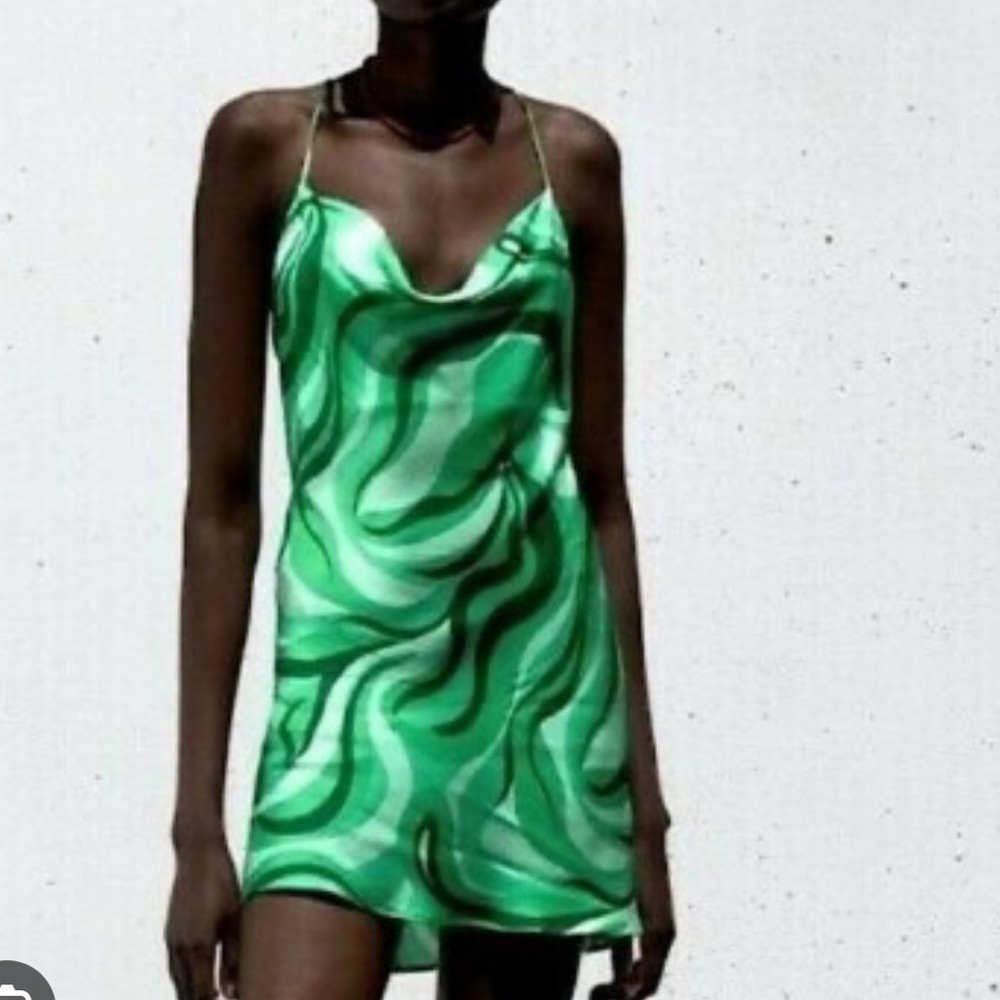 Zara the Safia Dress Size XS never worn tag attached